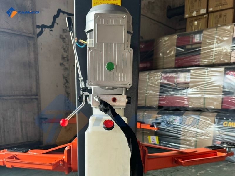 Cầu nâng 2 trụ cáp dưới Shark SK4000D1 4 tấn