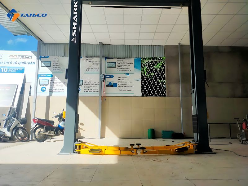 Cầu nâng 2 trụ cáp trên 4.5 tấn SHARK