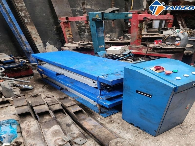Cầu nâng cắt kéo cũ sửa chữa ô tô thanh lý