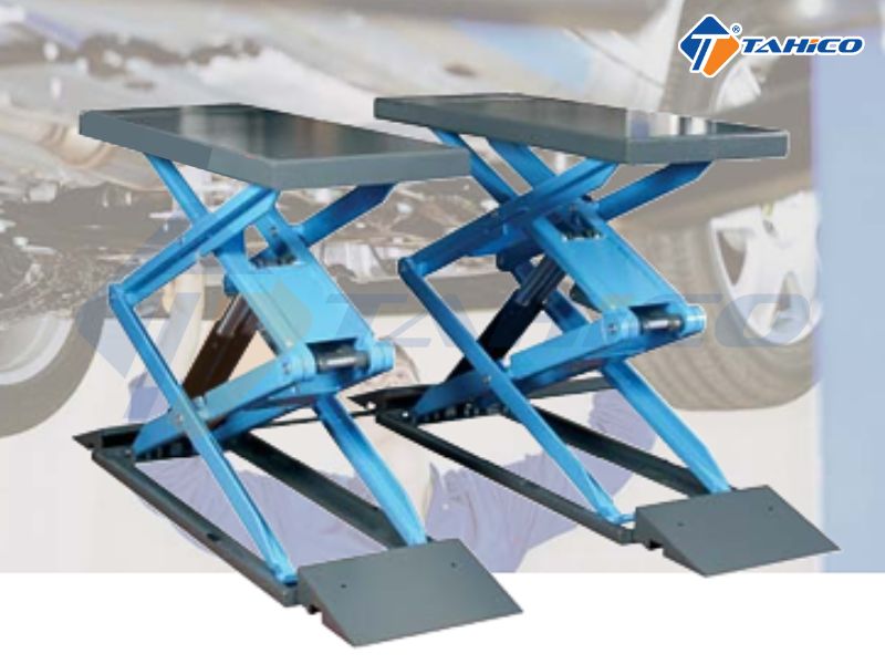 Cầu nâng được nâng bởi 2 xilanh kết hợp với hệ thống thủy lực kép