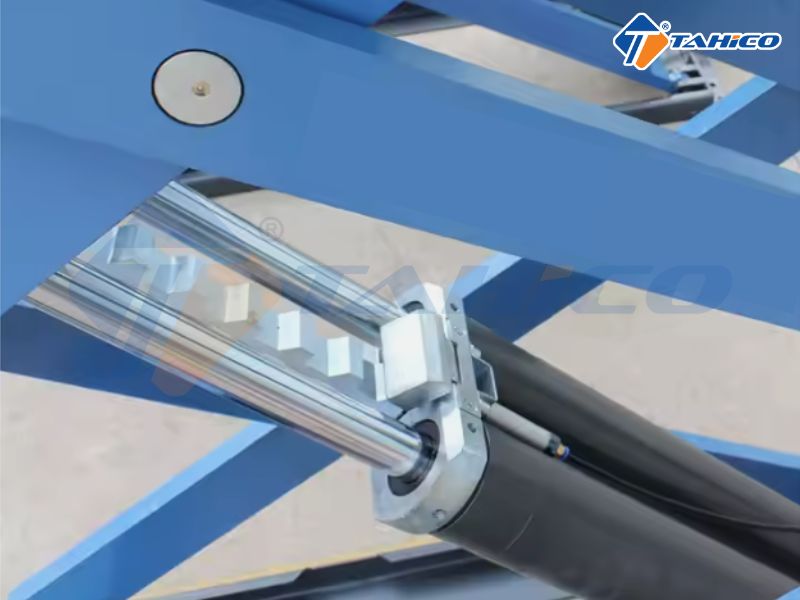 Cầu nâng cắt kéo đặt nổi trên sàn Titano STD-7230BY