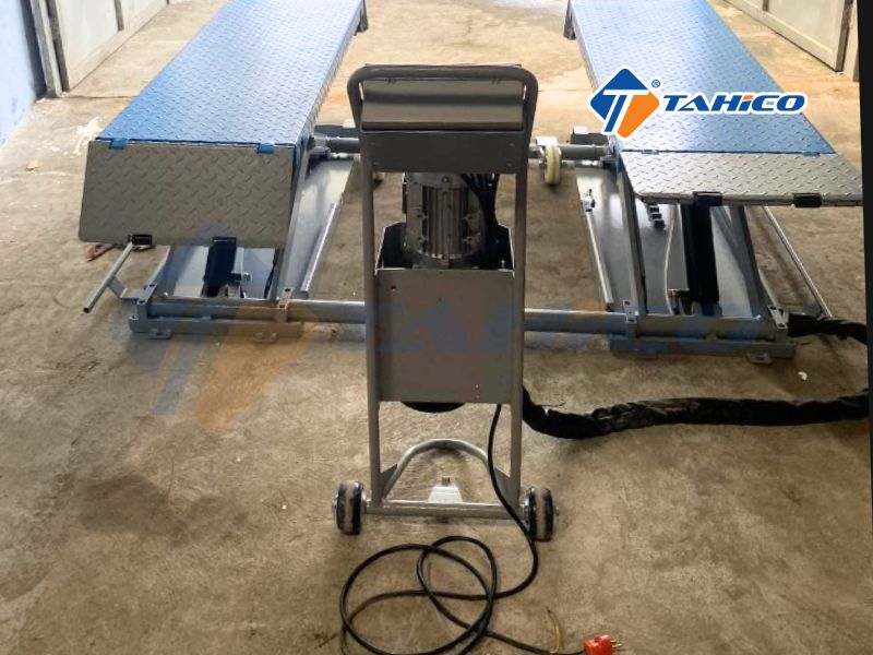 Cầu nâng ô tô cắt kéo di động công nghệ Italia Titano STD-7530F