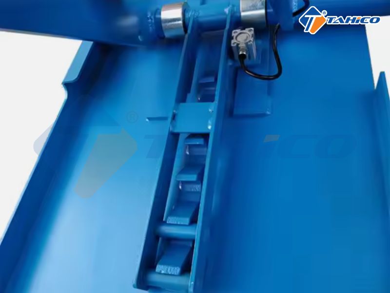 Cầu nâng ô tô chuyên thay lốp Tinano STD-7532B