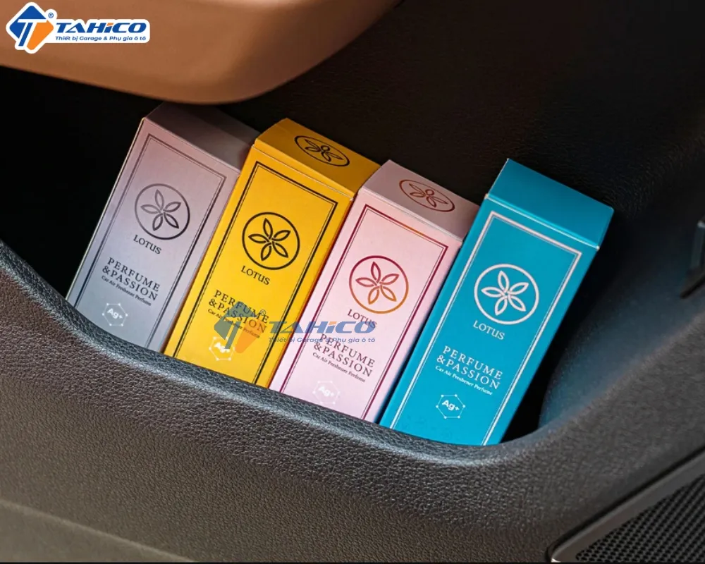 Chai xịt nước hoa khử mùi kháng khuẩn Forcar Lotus 100ml