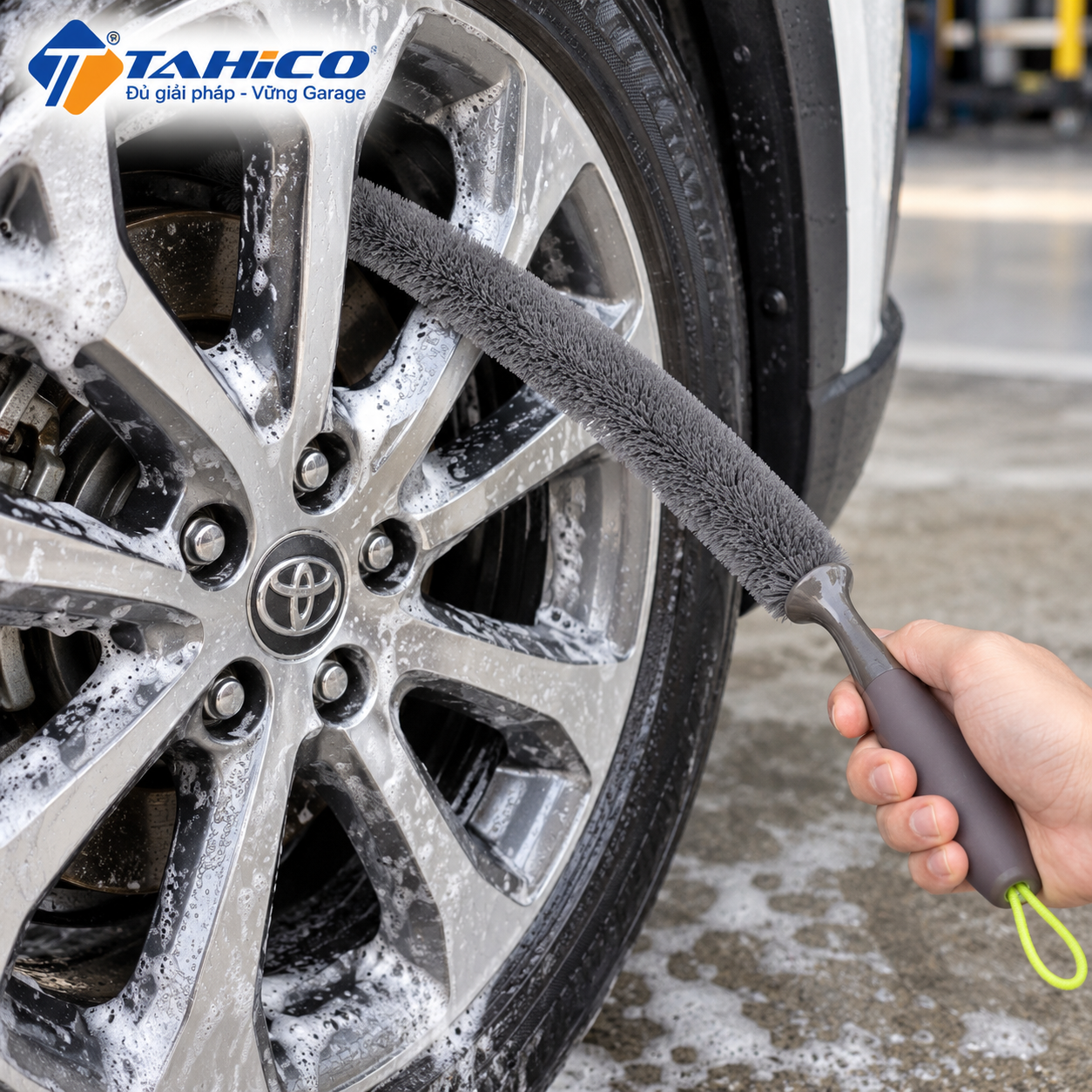 Chổi vệ sinh khoang máy loại dài 70cm Tahico