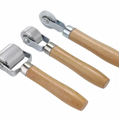Con lăn hợp kim loại tay cầm gỗ cao cấp