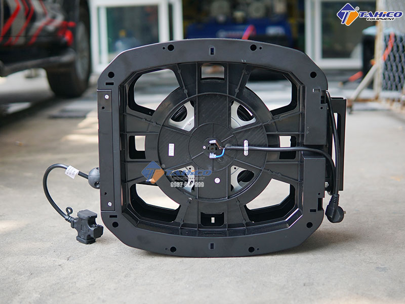 Cuộn dây điện tự rút cho tiệm rửa và chăm sóc xe ô tô
