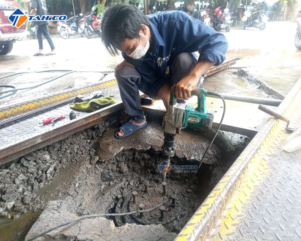 Dịch vụ đổi cầu cầu nâng 1 trụ rửa ô tô cũ lấy cầu mới