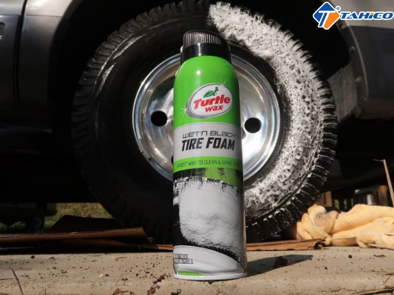 Dung dịch bảo dưỡng lốp Turtle Wax Tire Foam & Shine