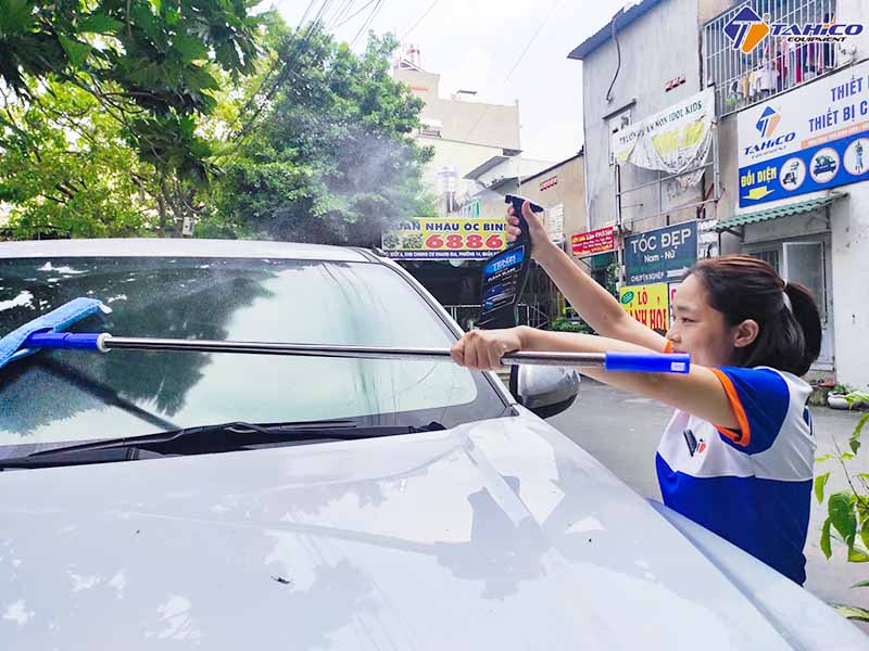 dung-dich-ve-sinh-kinh-chuyen-nghiep-clean-glass