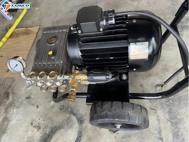 Máy rửa xe InterPump-75200 7.5hp áp 200 bar - Italy