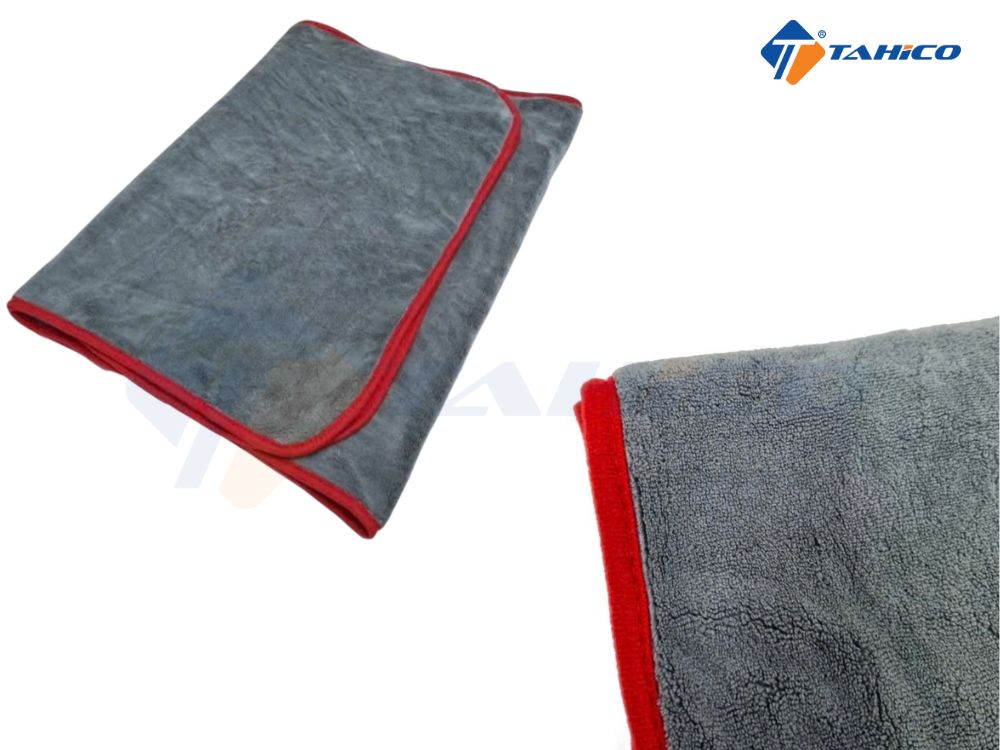 Khăn lau vỏ xe viền đỏ 160x60cm