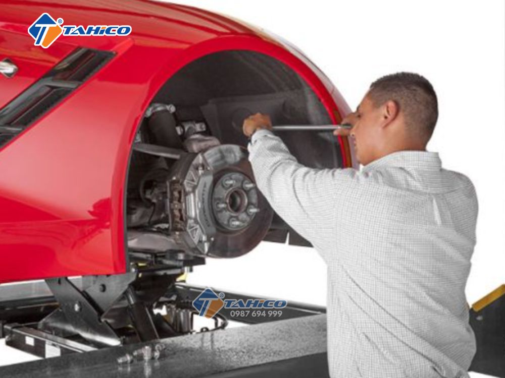 Kích phụ cầu năng 4 trụ BendPak RBJ6000