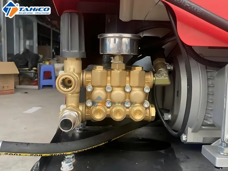 Máy rửa xe nước nóng Kuhong HMB2515 5.5kw 3600psi 90 độ