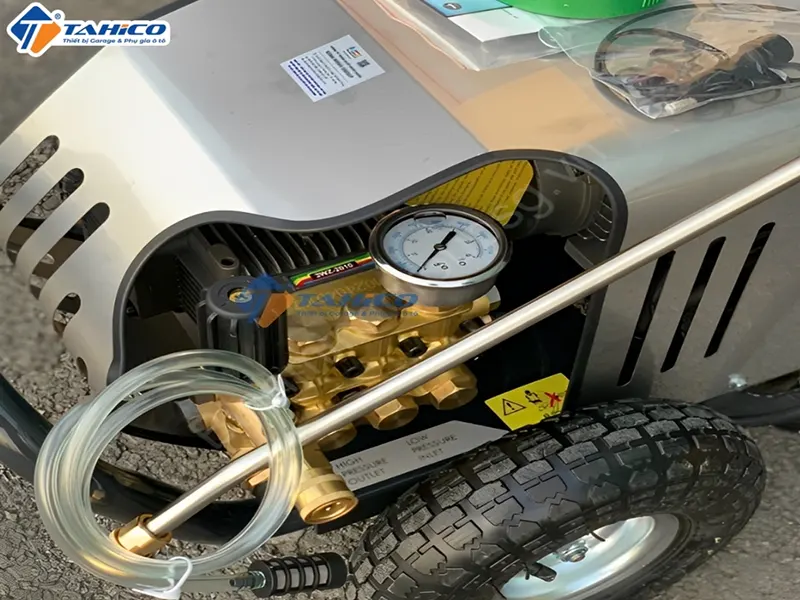 Máy rửa xe Luba 18M17.5-3S4 3kw 2200PSI 1 pha 220V