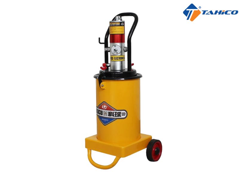 Máy bơm mỡ khí nén Kocu 20 lít GZ-3 có bánh xe cùng vòng đệm tròn