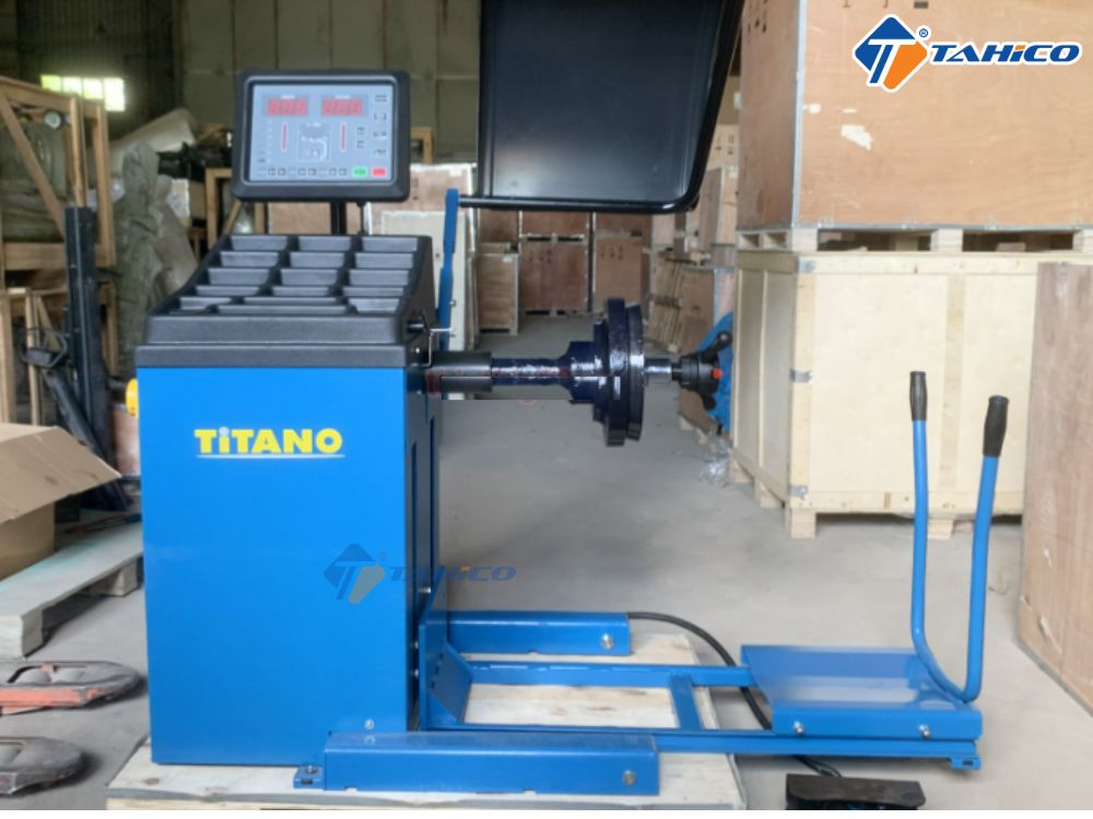 Máy cân bằng lốp xe Titano STD-462 Italy
