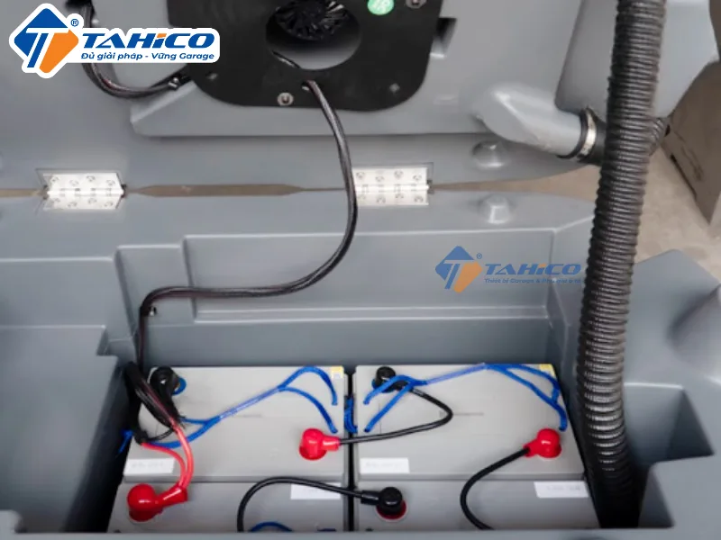 Hình ảnh sản phẩm Máy chà sàn ngồi lái Kumisai KMS138 | Nhà xưởng