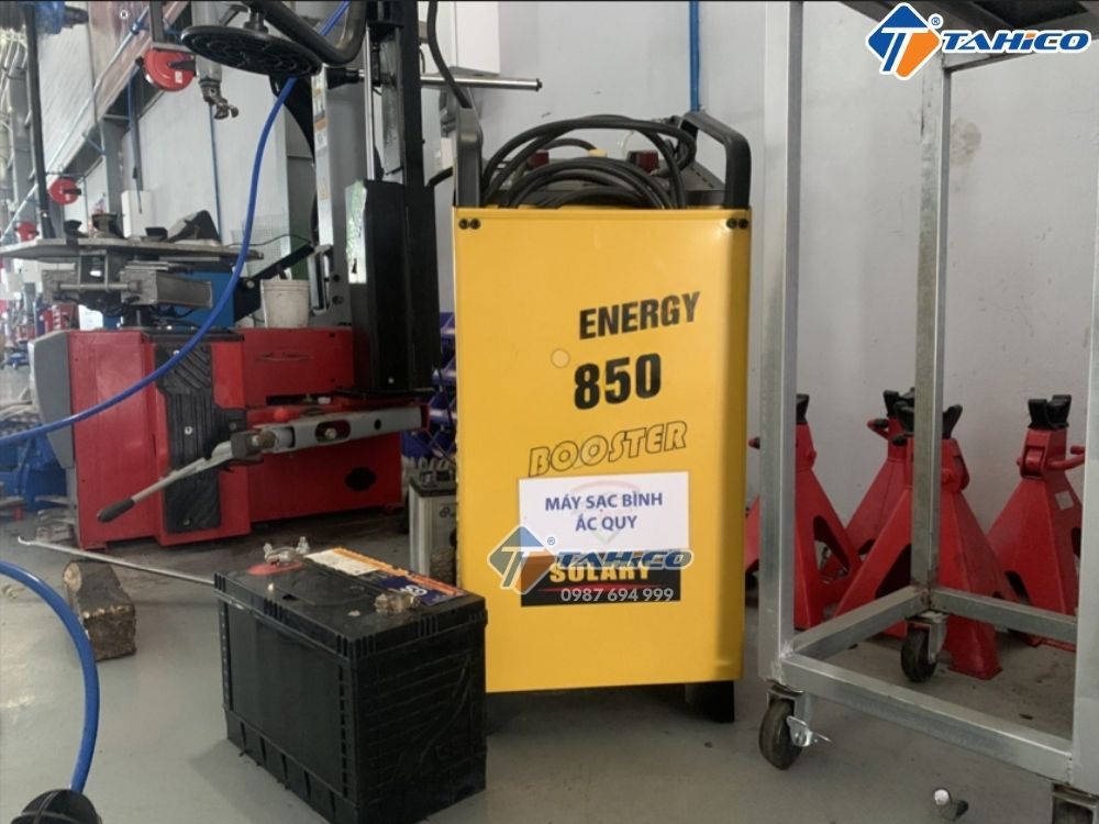 Máy nạp ắc quy và hỗ trợ khởi động Solary 850
