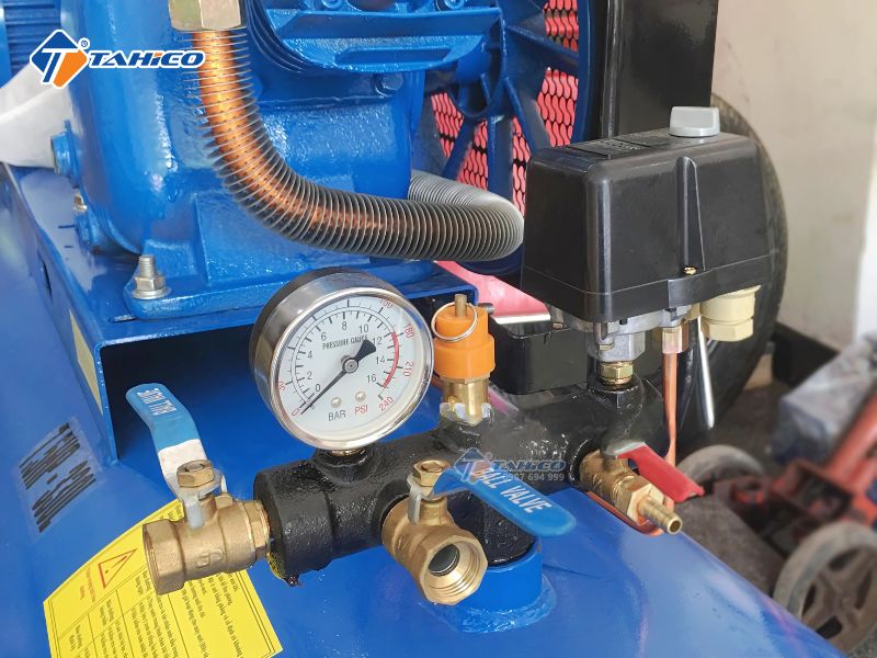 Máy nén khí chạy bằng dầu Diesel 20HP 500 lít 1 cấp