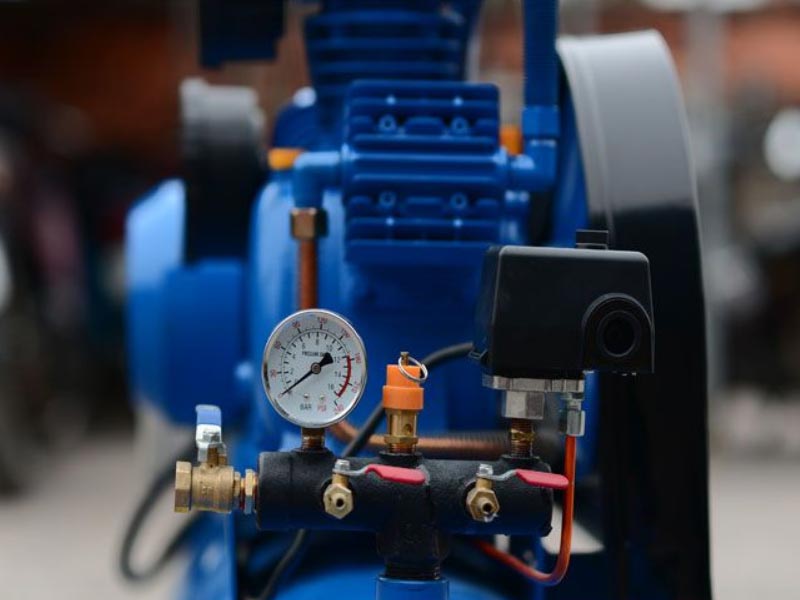 Máy nén khí dây đai Pegasus 4HP 180 lít 2 cấp 1 pha