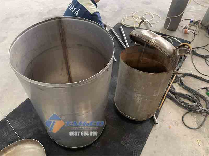 May-phun-bot-tuyet-200-lit