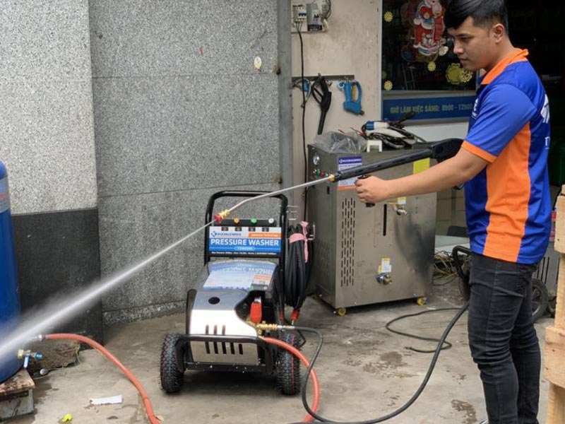 Máy phun rửa áp lực cao dùng cho tiệm rửa xe KL2600