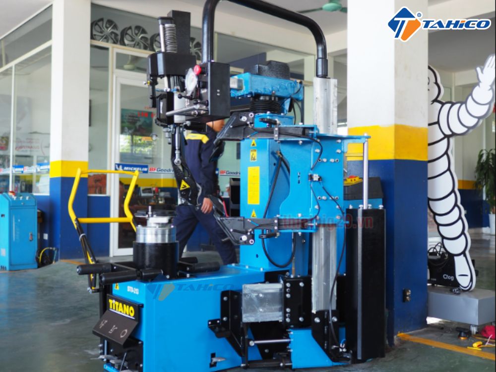 Máy ra vào lốp Titano STD-213 Italy
