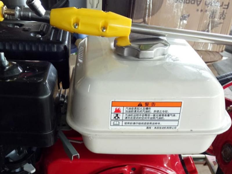 Máy rửa xe dây đai chạy xăng 6.5HP