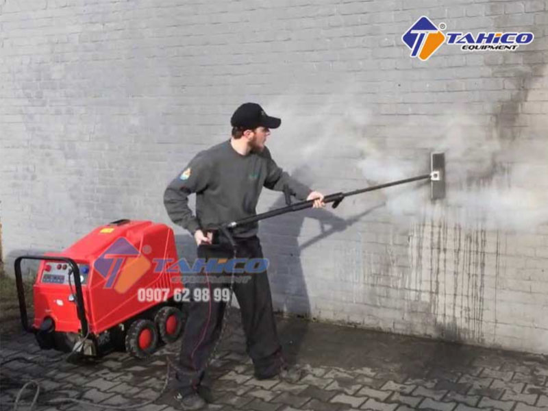 Máy rửa xe hơi nước nóng MENIKINI DI20