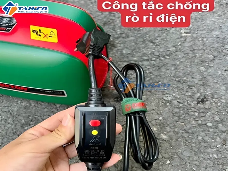 Máy rửa xe mini Dekton DK-CWR2300FB áp 2300W | Chống giật