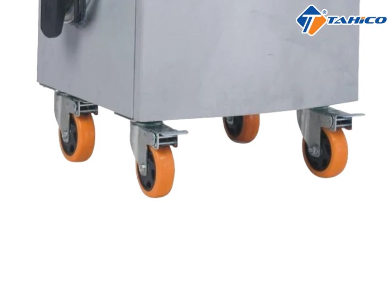Được trang bị 4 bánh xe xoay 360 độ thuận tiện di chuyển