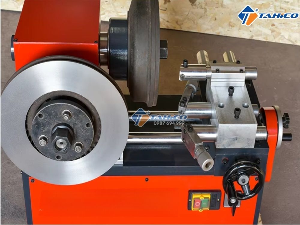 Máy tiện đĩa phanh trống phanh C9335A