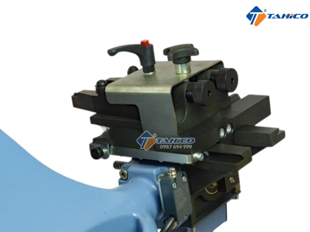 Máy tiện láng đĩa trống phanh trên xe TR420