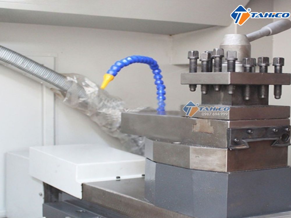 Máy tiện mặt mâm ô tô YZ CNC WRC22