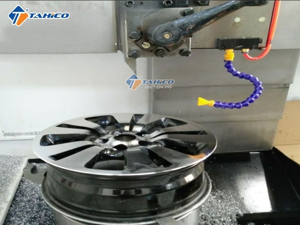 Máy tiện mặt mâm ô tô YZ CNC WRC28/ WRC28V