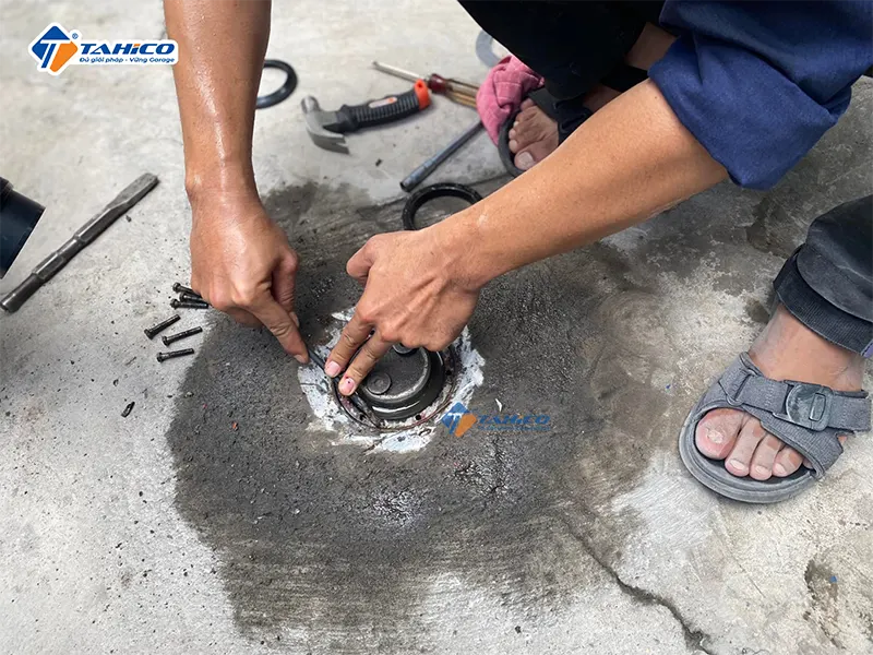 Nhân công và vật tư thay phốt ben nâng rửa xe máy