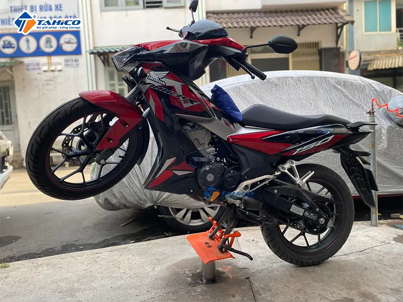 Nhân công và vật tư thay phốt ben nâng rửa xe máy