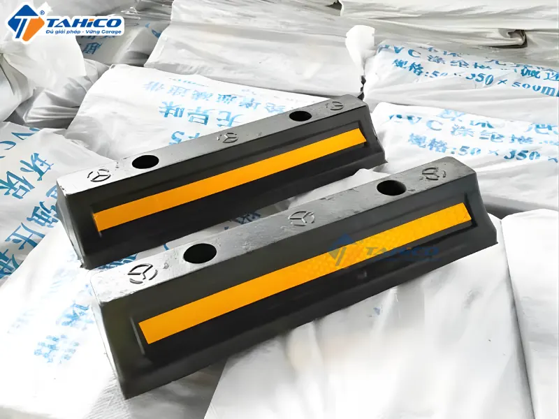 Thanh chặn bánh xe phản quang vàng 50cm