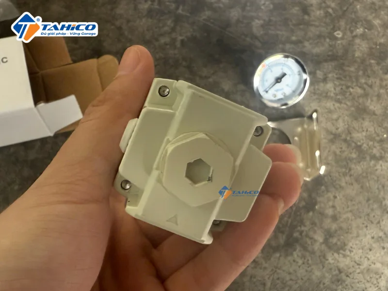 Hình ảnh chi tiết về van điều chỉnh áp suất khí nén AR-2000