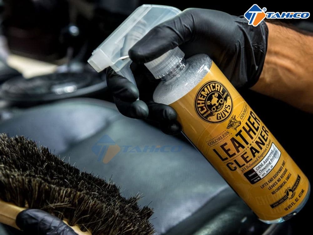 Vệ sinh ghế da Chemical Guys Leather Cleaner