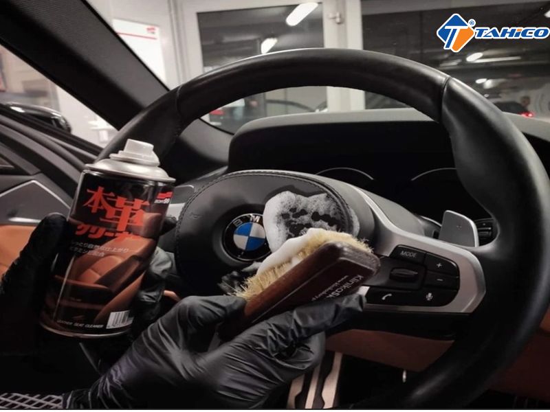 Vệ sinh ghế da ô tô Soft99 Leather Seat Cleaner 300ml