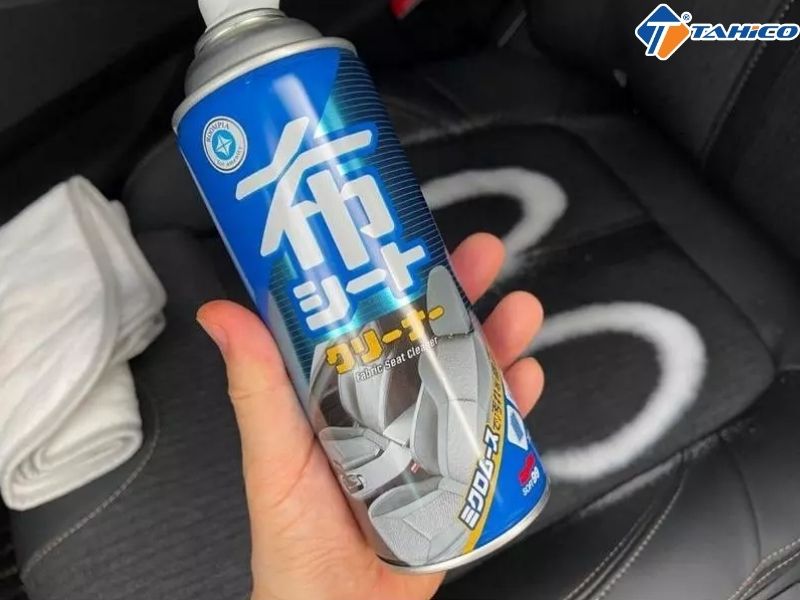 Vệ sinh ghế nỉ ô tô Soft99 Fabric Seat Cleaner 420ml